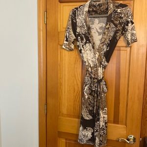 Elie Tahari 100 percent silk short sleeve wrap dress Small